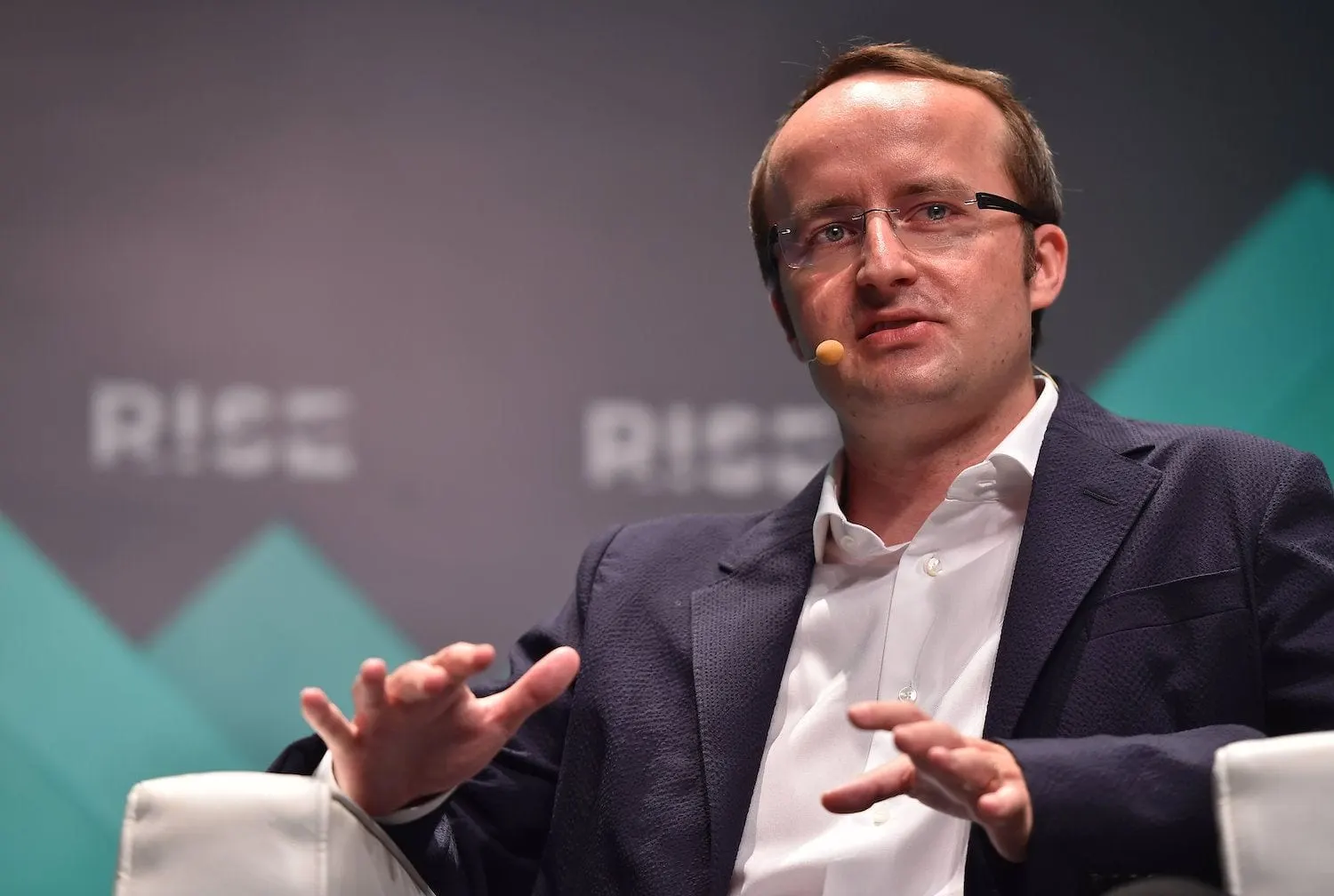 Cronos Freezes Network to Trap $75M Hacker — Shattering the Decentralization Illusion