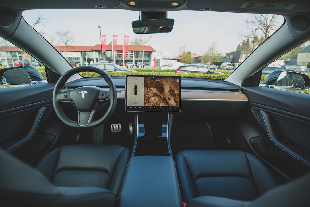 Tesla’s FSD Software Successfully Navigates Narrow Urban Obstacles