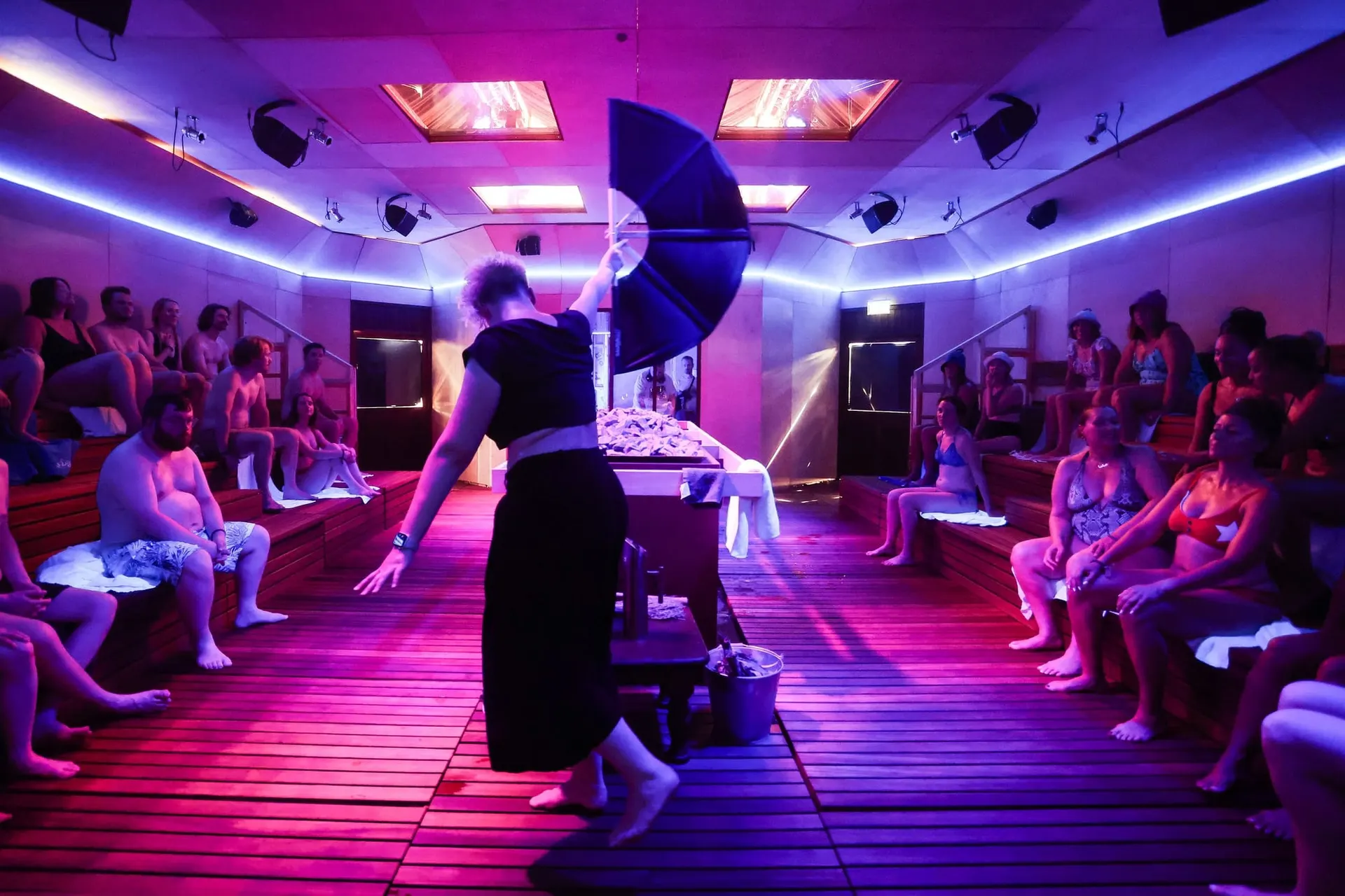 Edinburgh Fringe Opens a 90°C Theatre — and Tests Human Endurance